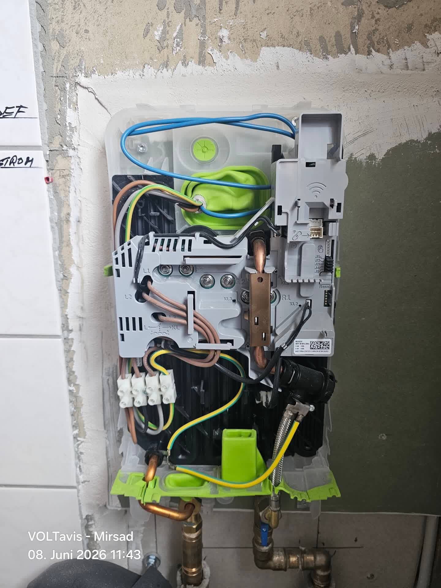 Bad Sanierung Ludwigshafen – Elektrischer Durchlauferhitzer Angeschlossen Badezimmer, Referenzfoto 1 von 1 (VOLTavis - Elektrotechnik Meisterbetrieb)