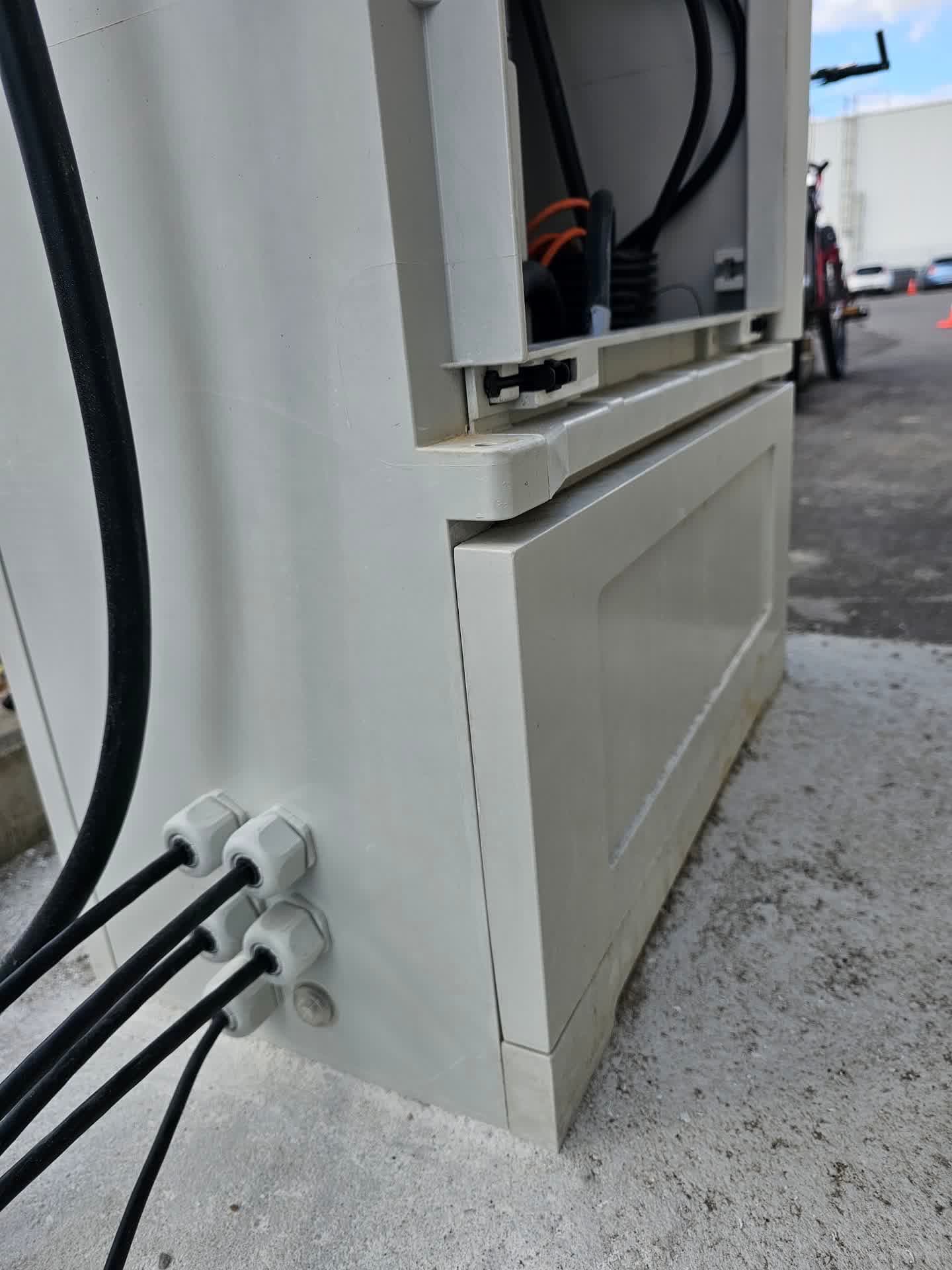 Wallboxen Ludwigshafen – Zaehlerschrank Leitungsdurchfuerhrung, Referenzfoto 1 von 6 (VOLTavis - Elektrotechnik Meisterbetrieb)